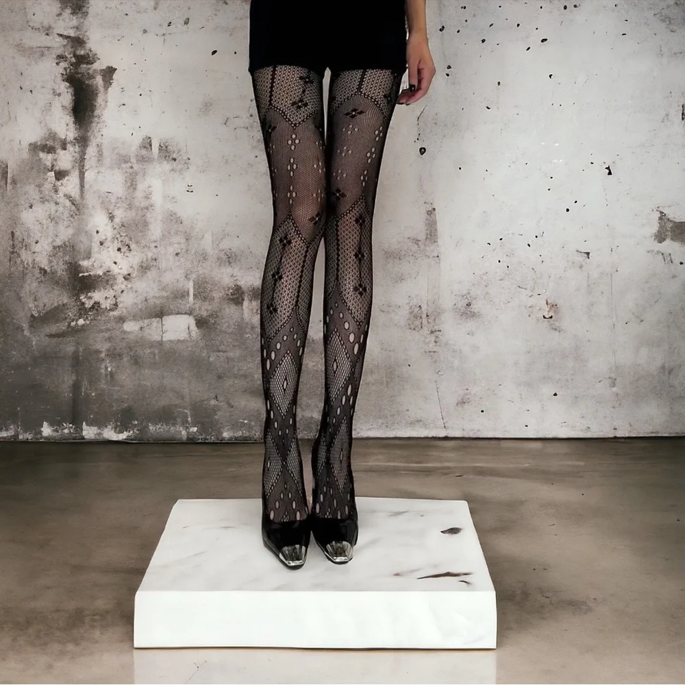 N/A women black